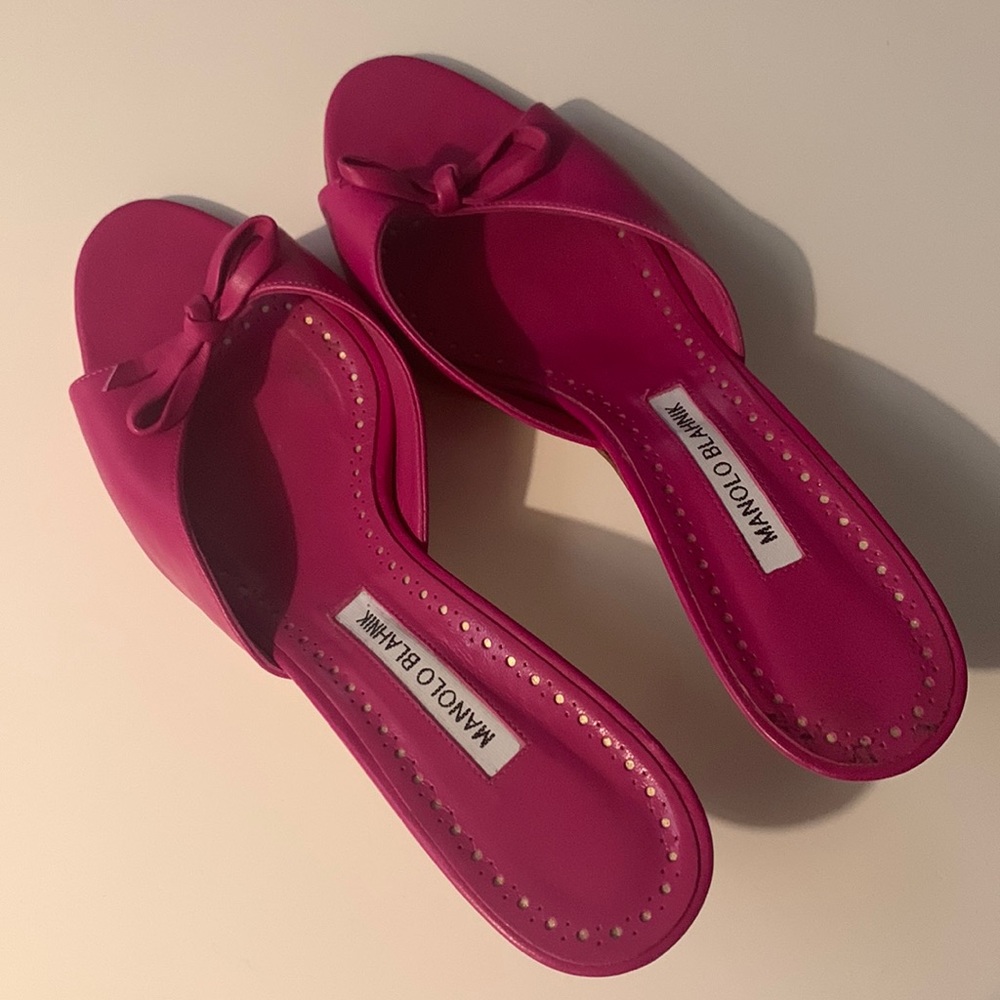 Manolo Blahnik Pertinau 50 mule.